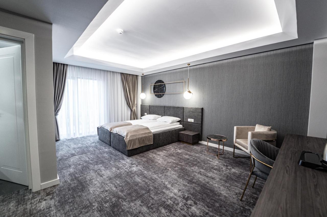 Hotel Caprice Complex Bacău Exteriér fotografie