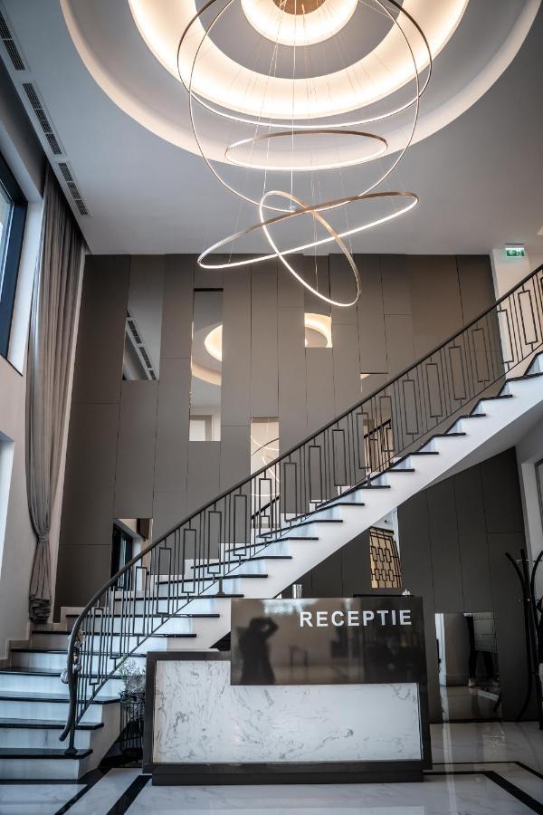 Hotel Caprice Complex Bacău Exteriér fotografie