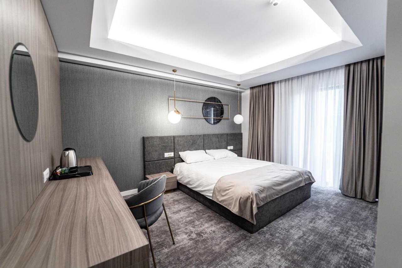 Hotel Caprice Complex Bacău Exteriér fotografie