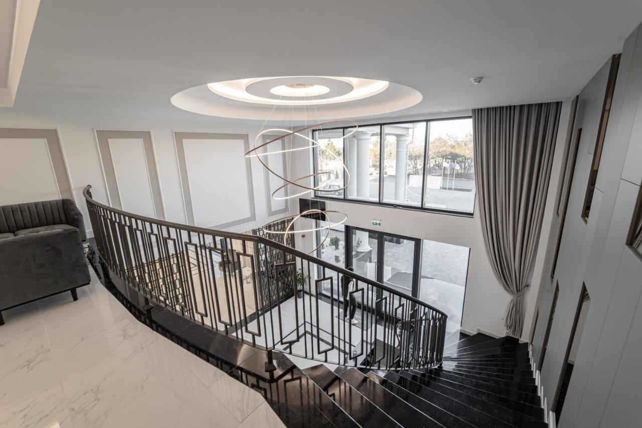 Hotel Caprice Complex Bacău Exteriér fotografie